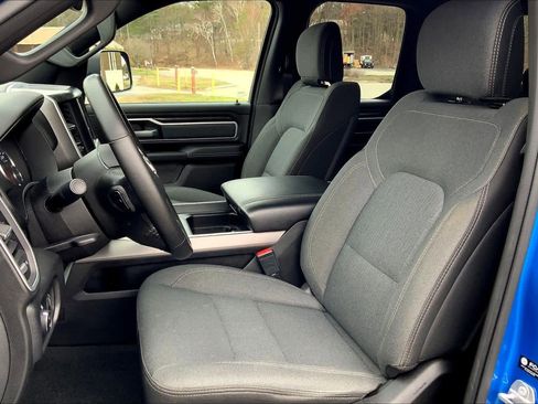 Used 2022 RAM 1500 Big Horn AWD/4WD image 9