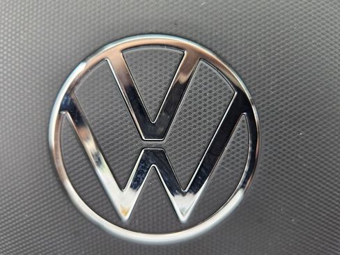 Used 2023 Volkswagen Taos SE w/ Black Wheel Package image 29