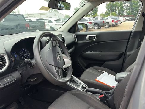 Used 2020 Hyundai Venue SEL FWD image 5
