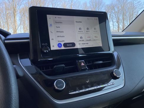 Used 2024 Toyota Corolla LE image 32