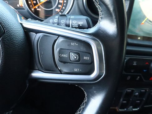 Used 2020 Jeep Wrangler Unlimited Sahara image 33