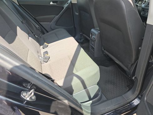 Used 2017 Volkswagen Tiguan S image 23