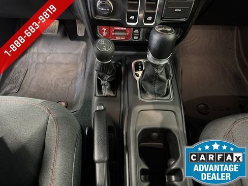 Used 2024 Jeep Wrangler Rubicon w/ Convenience Group AWD/4WD image 17