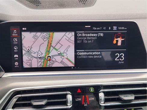 Used 2019 BMW X5 xDrive50i w/ M Sport Package AWD/4WD image 16