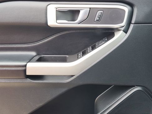 Used 2021 Ford Explorer XLT w/ Equipment Group 202A image 26