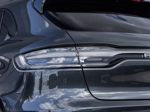 Certified 2026 Porsche Macan AWD/4WD image 16