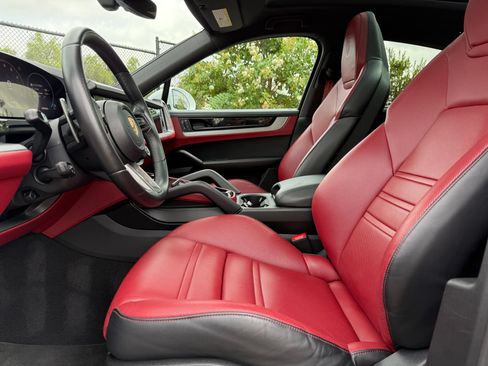 Certified 2024 Porsche Cayenne S AWD/4WD image 13