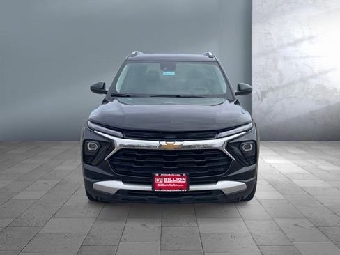 Used 2025 Chevrolet TrailBlazer LT FWD image 2