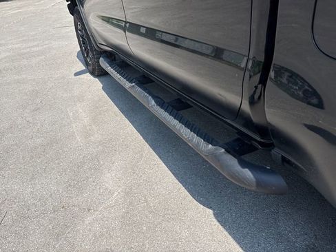 Used 2023 Chevrolet Silverado 1500 ZR2 image 12