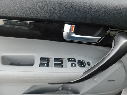 Used 2014 Kia Sorento SX w/ 3rd Row Package image 21