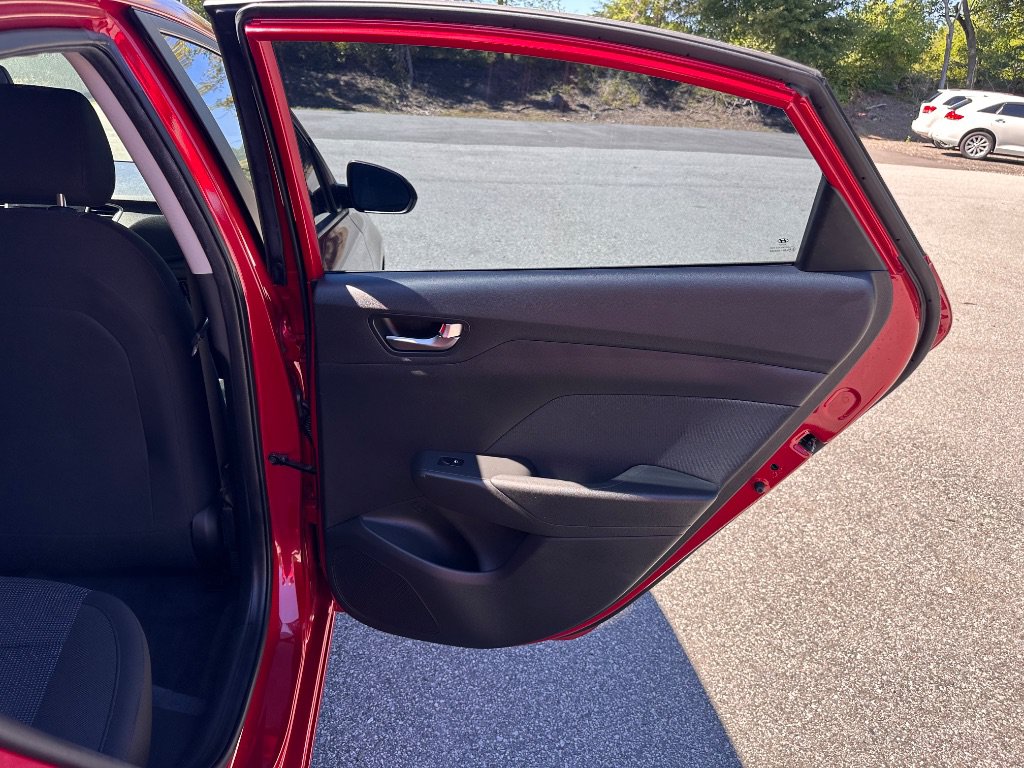 Used 2022 Hyundai Accent SE FWD image 17