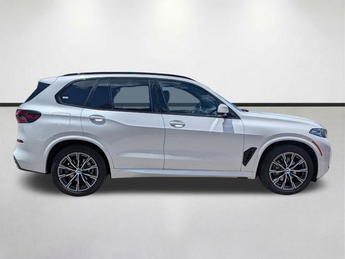 Used 2026 BMW X5 xDrive40i w/ M Sport Package AWD/4WD image 3