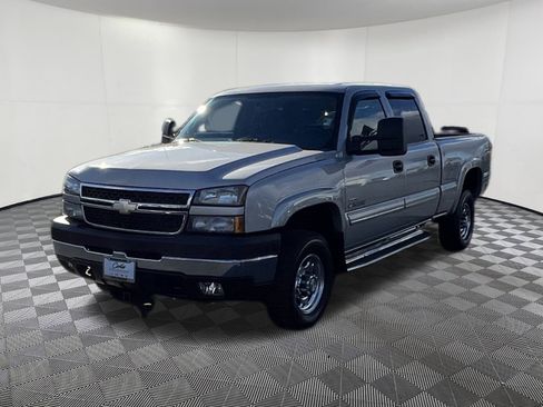 Used 2007 Chevrolet Silverado 2500 LT w/ Heavy-Duty Power Package image 3