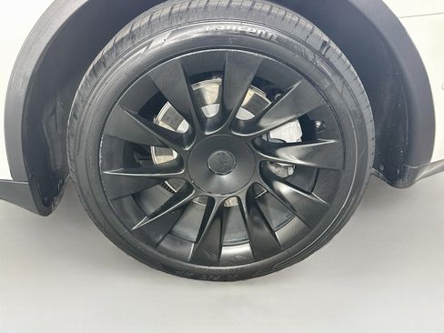Used 2021 Tesla Model Y Long Range AWD/4WD image 11