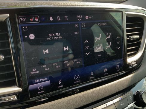 Used 2023 Chrysler Pacifica Touring-L FWD image 33