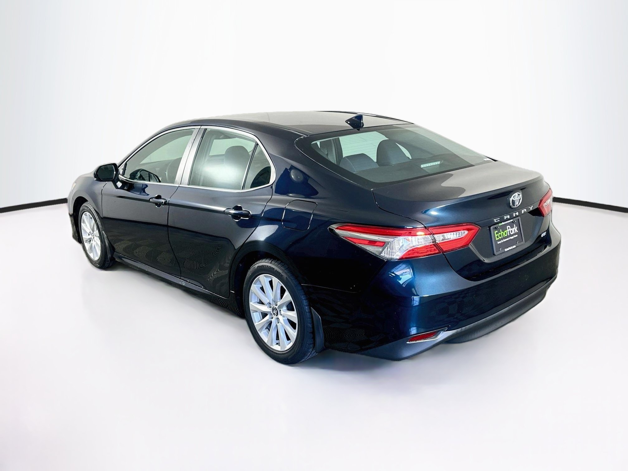 Used 2019 Toyota Camry LE FWD image 5