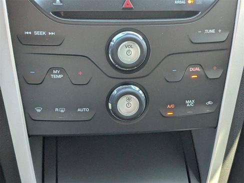 Used 2015 Ford Explorer XLT w/ Equipment Group 202B image 22