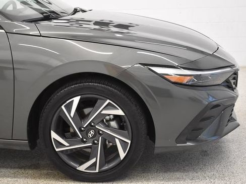 Used 2025 Hyundai Elantra SEL FWD image 13