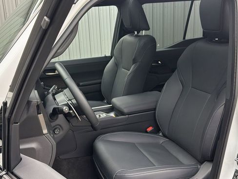 Used 2025 Lexus GX 550 w/ Accessory Package (Z1) image 32