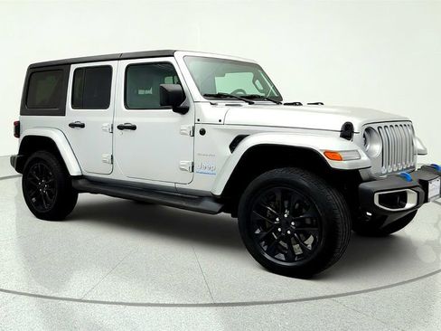 Used 2023 Jeep Wrangler Unlimited Sahara w/ Cold Weather Group AWD/4WD image 3