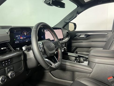 Used 2025 Chevrolet Suburban RST image 22