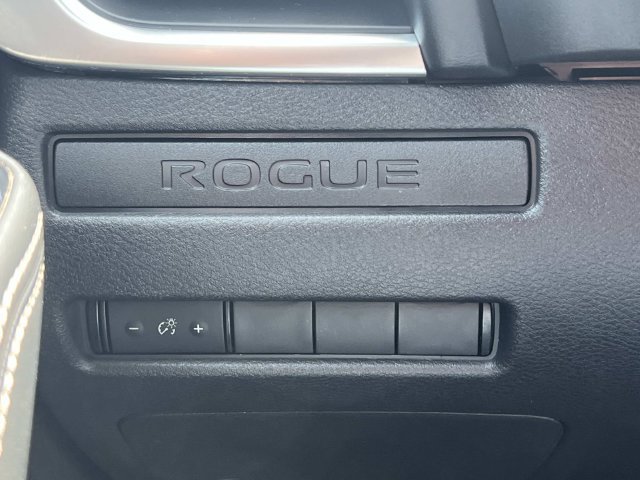 Used 2022 Nissan Rogue S AWD/4WD image 26