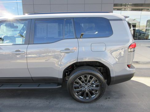 Used 2026 Lexus GX 550 550 Premium w/ Cold Area Package image 4