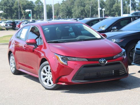 Used 2026 Toyota Corolla LE image 4