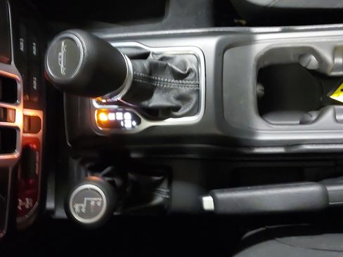 Used 2025 Jeep Gladiator Sport AWD/4WD image 22