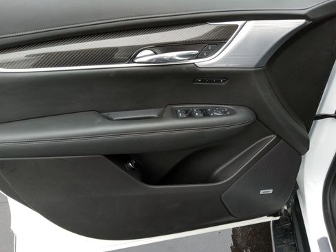 Certified 2023 Cadillac XT6 Sport AWD/4WD image 10