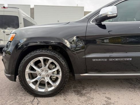 Used 2019 Jeep Grand Cherokee Summit AWD/4WD image 29