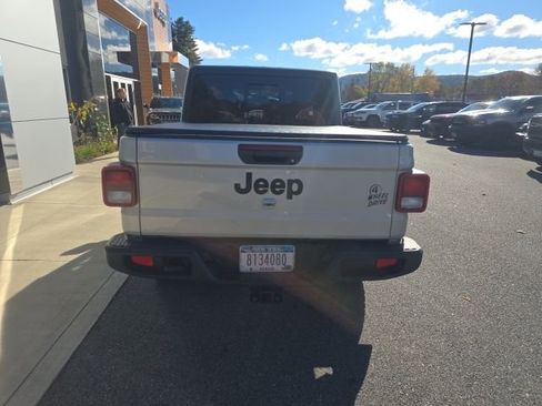 Certified 2023 Jeep Gladiator Willys image 5