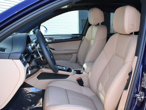 New 2026 Porsche Macan image 5