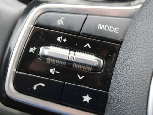 Certified 2025 Kia Sorento S w/ Panoramic Sunroof Package image 27