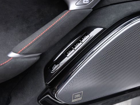 Used 2025 Ferrari Roma Spider RWD image 31