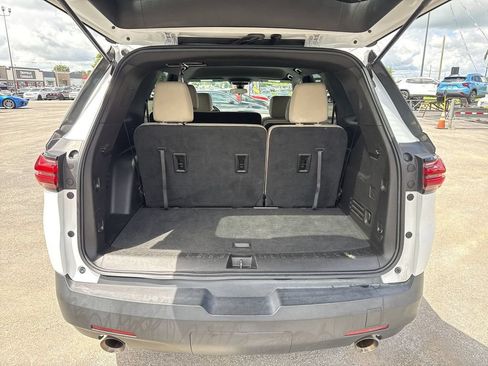 Used 2023 Chevrolet Traverse LS FWD image 17