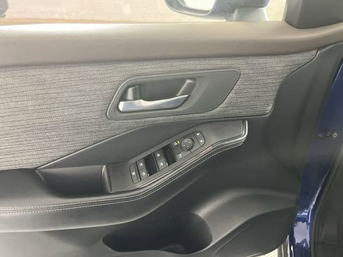 Used 2023 Nissan Rogue SV image 13