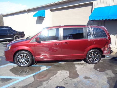 Used 2019 Dodge Grand Caravan SE image 1
