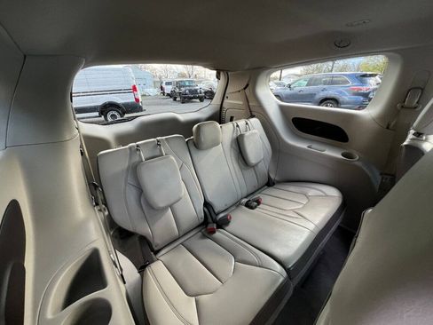 Used 2021 Chrysler Voyager Lxi FWD image 32