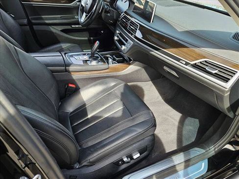 Used 2018 BMW 740e xDrive AWD/4WD image 22