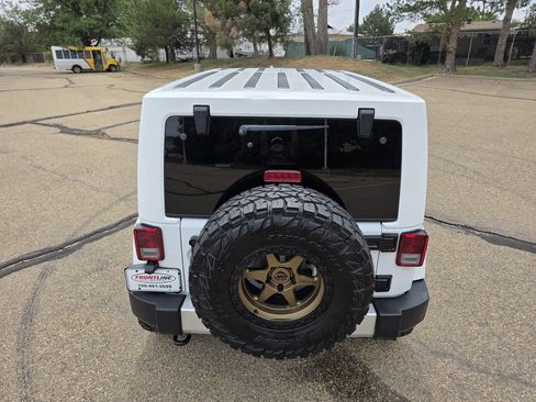 Used 2015 Jeep Wrangler Unlimited Sahara w/ Connectivity Group AWD/4WD image 6