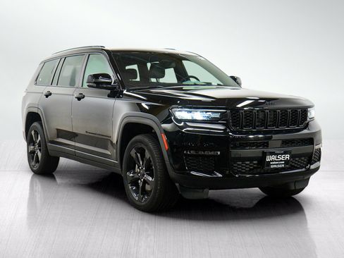 Used 2024 Jeep Grand Cherokee L Limited w/ Black Appearance Package AWD/4WD image 8