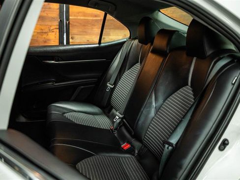 Used 2023 Toyota Camry SE image 10