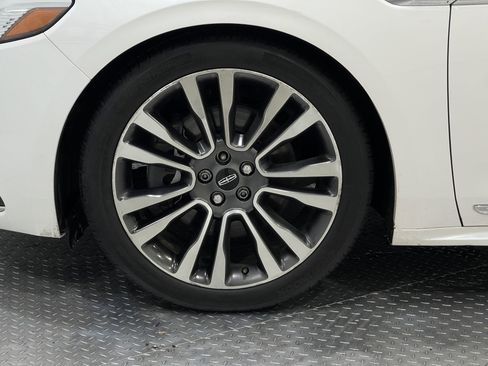 Used 2018 Lincoln Continental Select AWD/4WD image 35