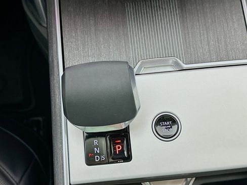 Used 2025 Land Rover Range Rover Long Wheelbase Autobiography image 18