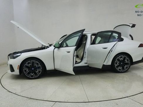 Used 2024 BMW i5 eDrive40i w/ Executive Package RWD image 75