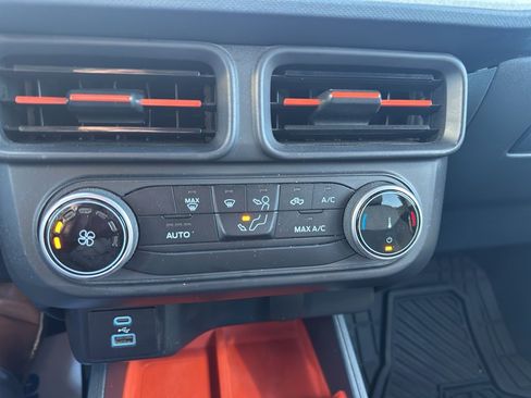 Used 2022 Ford Maverick XLT image 16