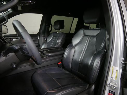 Used 2022 Jeep Wagoneer Series I RWD image 13