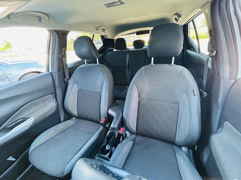 Used 2020 Nissan Kicks SV image 34