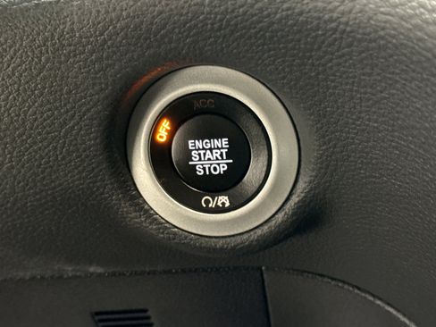 Used 2022 Chrysler Pacifica Limited w/ S Appearance Package image 24